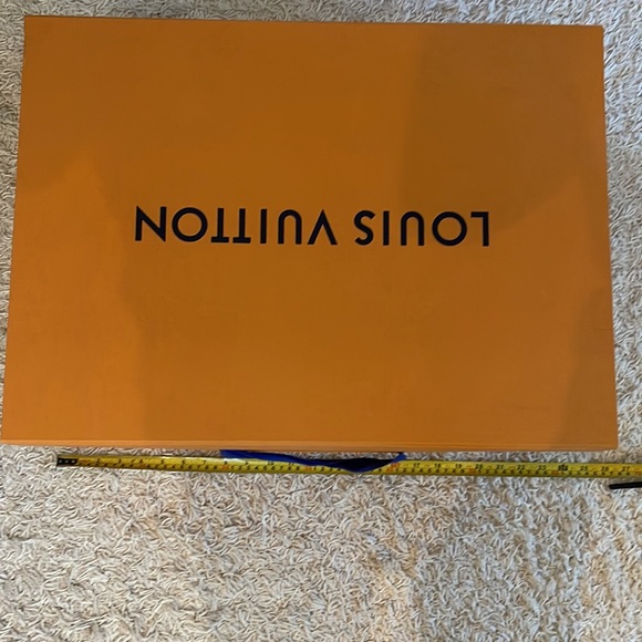 Louis Vuitton Canvas Sack & Box - Picture 5 of 8